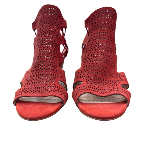 VINCE CAMUTO Eadon Laser Cut Leather Peep-Toe Cone Heel Shooties in Red NWT - Picture 6 of 8